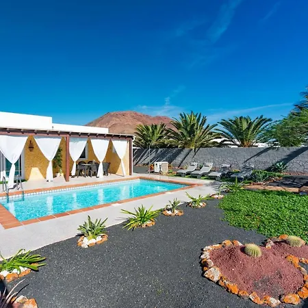 Casa Daneo بيت للعطل